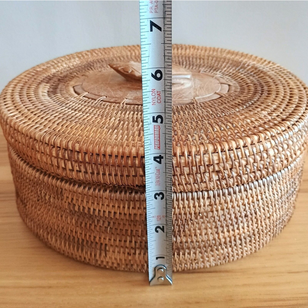 Vintage Woven Oval Rattan Basket W/ Carved Wooden Frog On Lid Indonesian - Picture 10 of 10